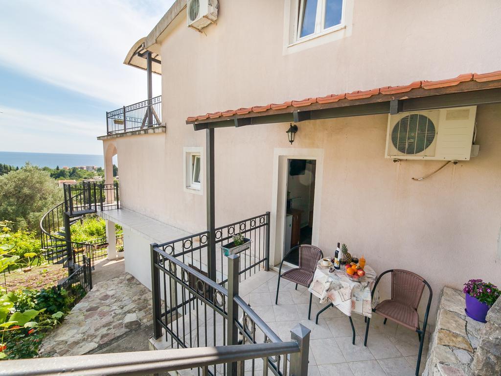 Apartments Midzor Petrovac Екстер'єр фото