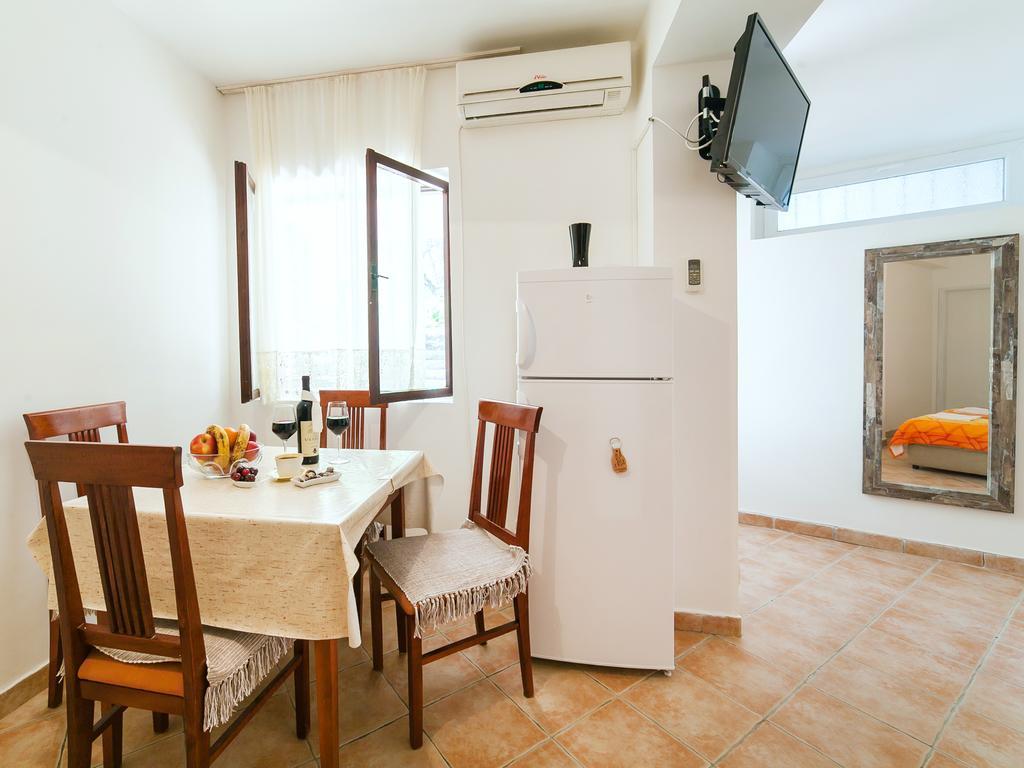 Apartments Midzor Petrovac Екстер'єр фото